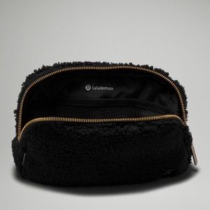 Lululemon everywhere belt bag fleece BLACk